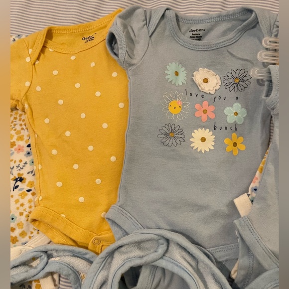 Bundle of baby girl 6 onesies, 4 socks and 3 bibs size PREEMIE and NEWBORN - Picture 5 of 7